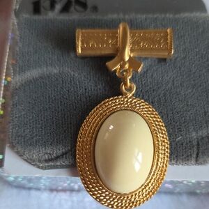 1928 Gold and Cream Brooch